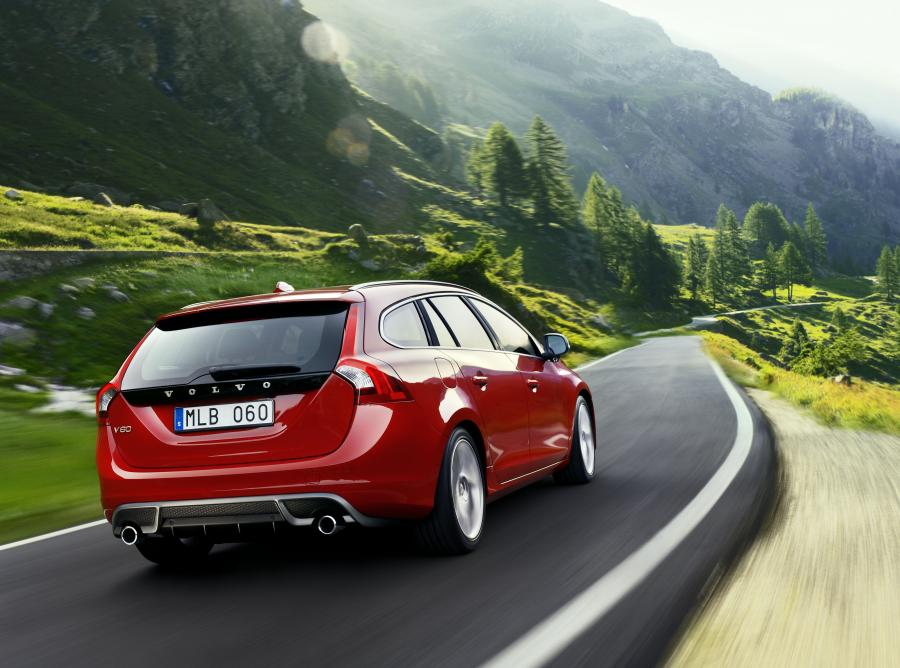  Volvo V60 R-Design 2011 года  (фото 6 из 9)